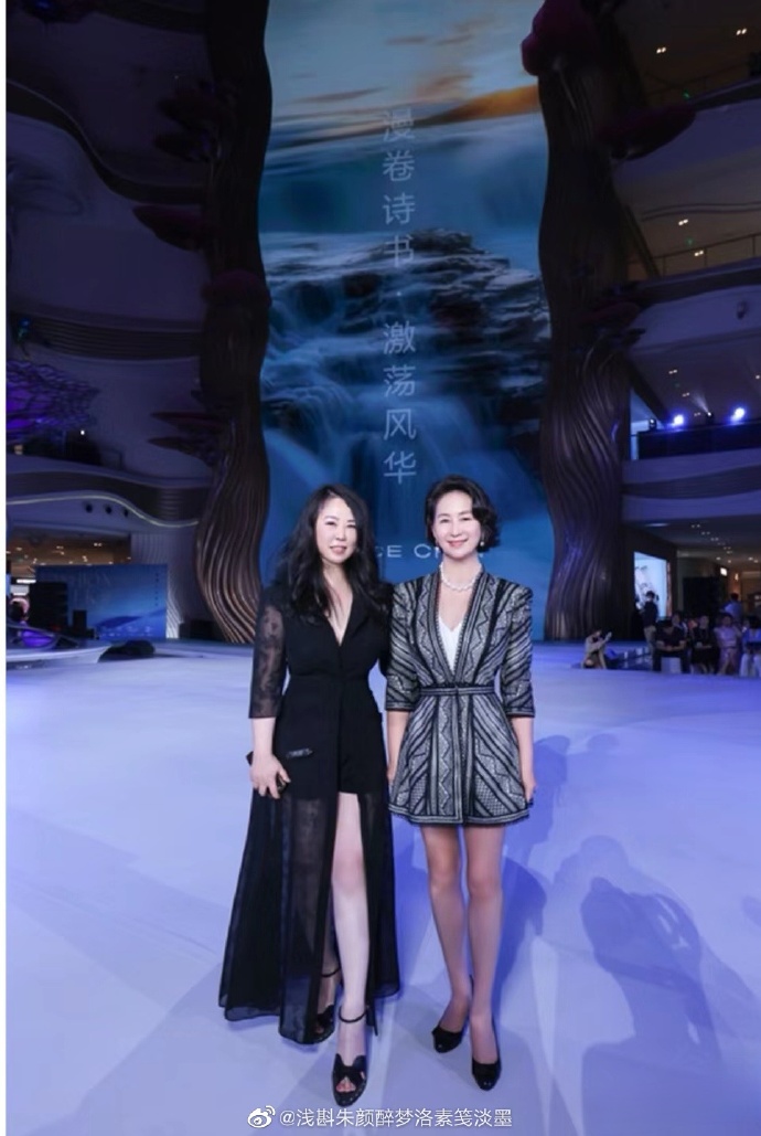 深V短裙 深V短裙