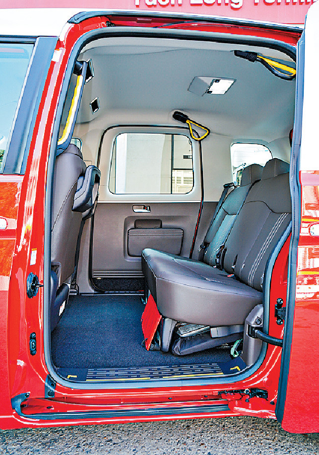 ■电趟门及高身阔落车厢是「小露宝」的士最强卖点。