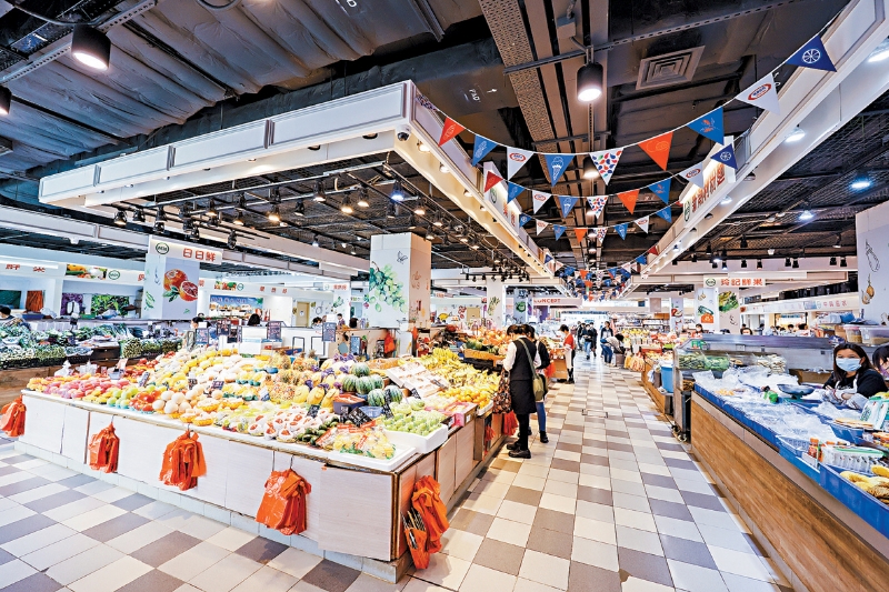 领展在翻新时以“悭电”为优先,转用LED灯、装设变频冷气机,同时协助商户减省营运成本 领展在翻新时以“悭电”为优先,转用LED灯、装设变频冷气机,同时协助商户减省营运成本