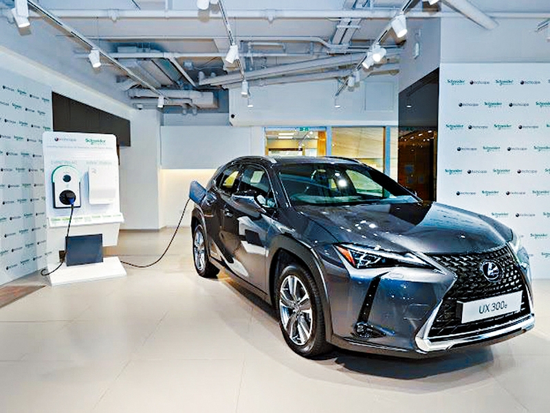 皇冠汽车十分支持推动电动车普及化