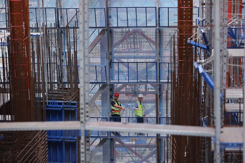 空中造楼机内部形成封闭安全的工作空间