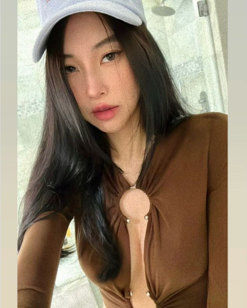 孙莹莹现年46岁