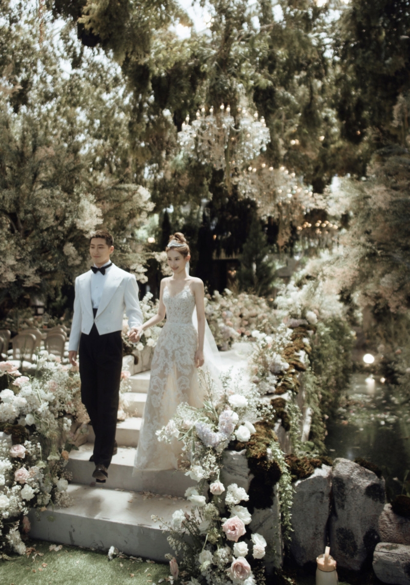 窦骁亲自参与整个筹备过程,从场地选址、设计主题、内容构思到音乐选取等细节,都相当保密。 窦骁亲自参与整个筹备过程,从场地选址、设计主题、内容构思到音乐选取等细节,都相当保密。