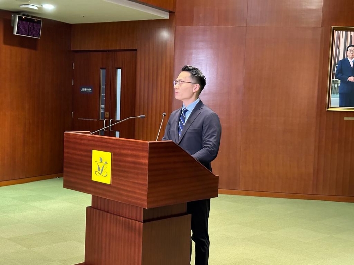 民建联立法会议员梁熙指停电后便随即与港灯跟进事件,对于至今仍未收到答复认为情况不理想 民建联立法会议员梁熙指停电后便随即与港灯跟进事件,对于至今仍未收到答复认为情况不理想