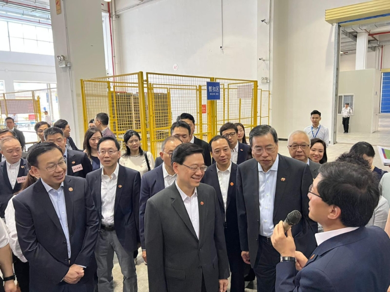 红组参观东莞-香港国际空港中心。 红组参观东莞-香港国际空港中心。