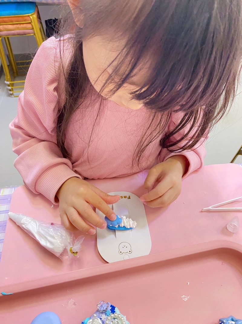 这里亦有很多奶油胶手工项目,让小朋友发挥无穷创意。 (图片授权:fb@ Mrs1am-ology : 一点小哲学) 这里亦有很多奶油胶手工项目,让小朋友发挥无穷创意。 (图片授权:fb@ Mrs1am-ology : 一点小哲学)