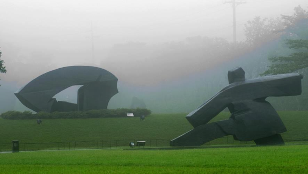 朱铭的作品以粗线条雕塑而闻名华人社会 朱铭的作品以粗线条雕塑而闻名华人社会