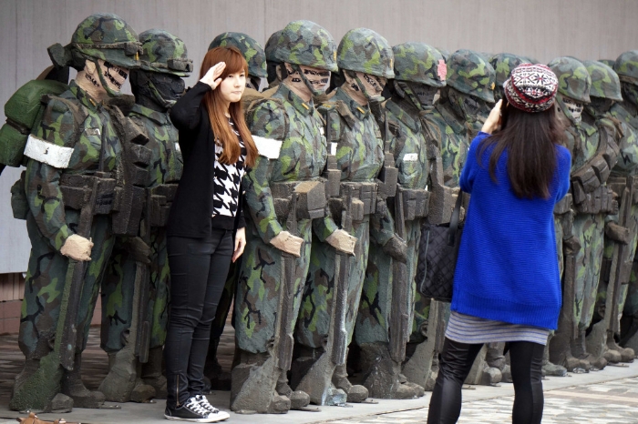 2014年,香港曾展出朱铭的作品 2014年,香港曾展出朱铭的作品