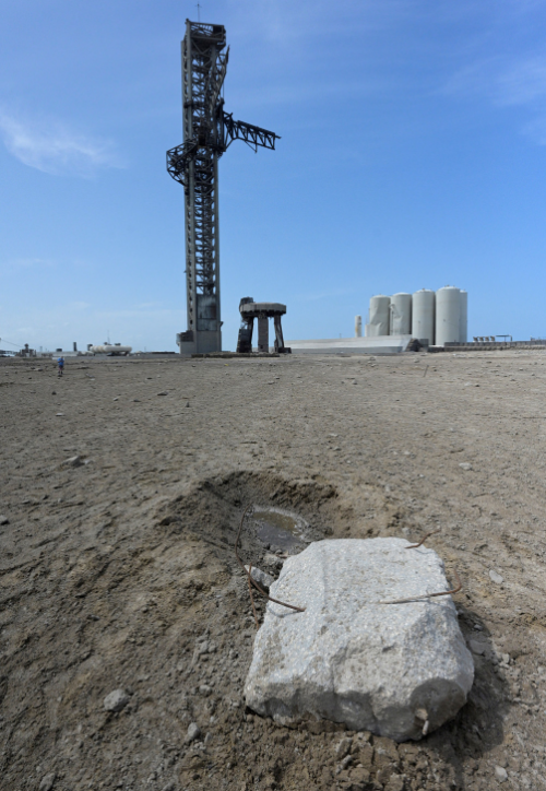 发射基地出现大洞。