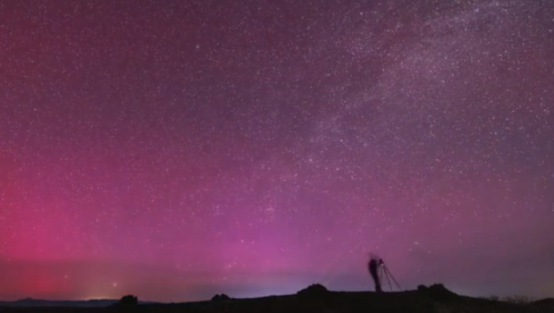受特大地磁暴影响,新疆出现绚丽极光 受特大地磁暴影响,新疆出现绚丽极光