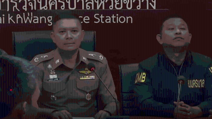 泰国警方在新闻发布会上表示，疑犯已潜逃至柬埔寨，泰国警方正搜集证据并协调签发红色逮捕令