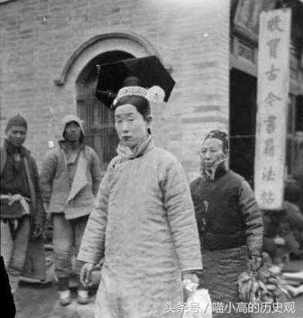 不少宫女出宫后因年纪大而遭唾弃。 不少宫女出宫后因年纪大而遭唾弃。