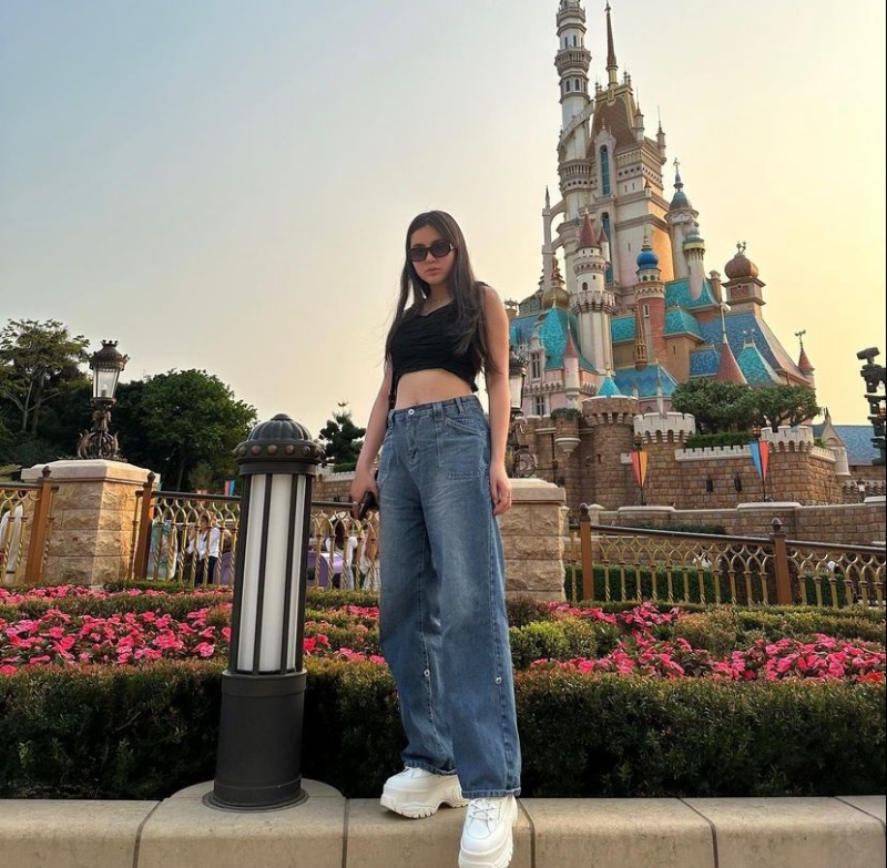 “九头身”长腿美女。 “九头身”长腿美女。