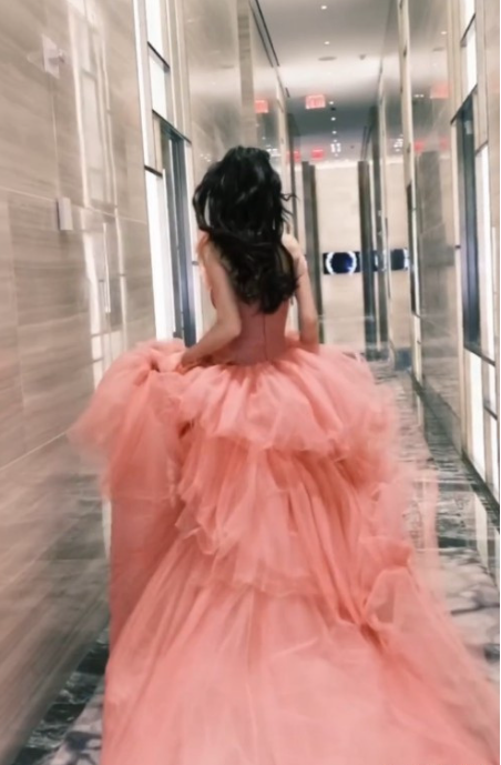 baby贴出在走廊奔跑视频