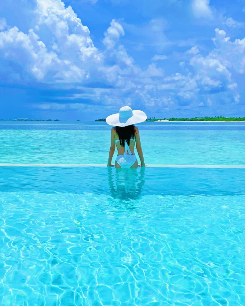 当然要晒泳照。