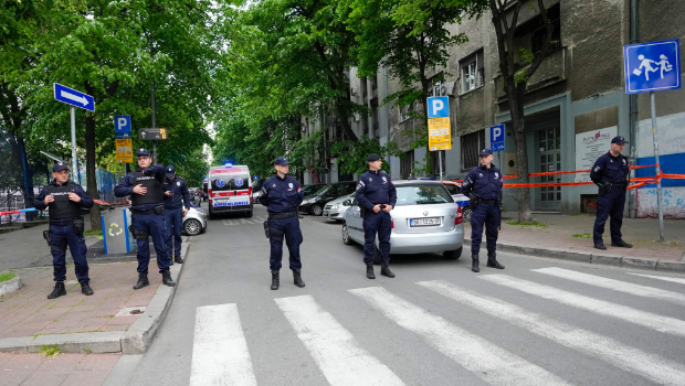 塞尔维亚首都贝尔格莱德一间学校发生枪击案，警方封锁街道调查