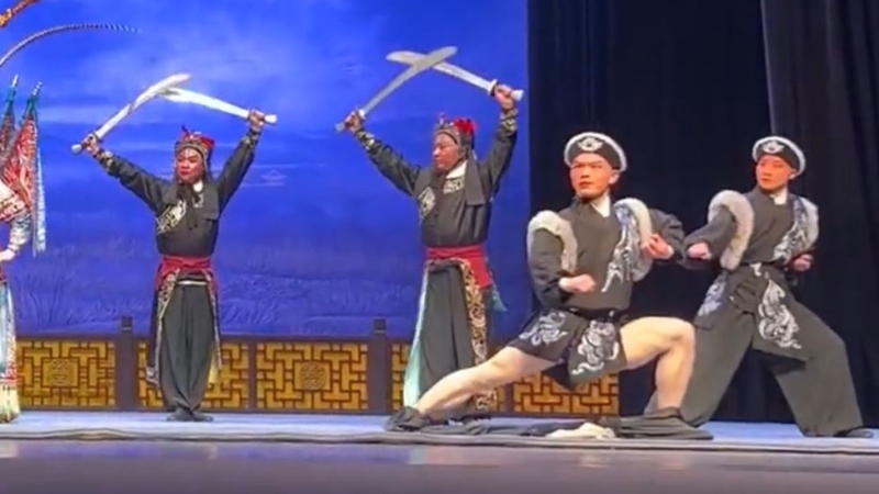 遇尴尬事仍临危不乱 遇尴尬事仍临危不乱