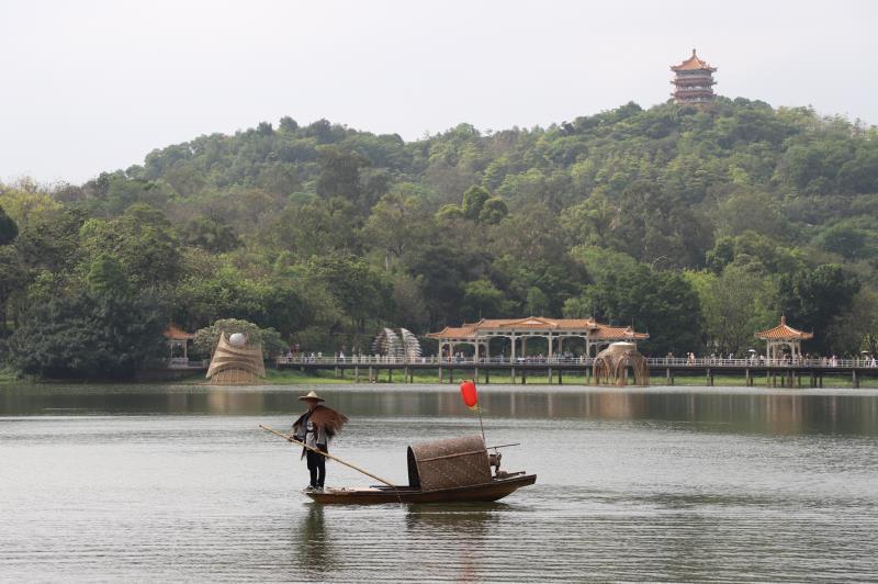 渔翁撒网表演 渔翁撒网表演