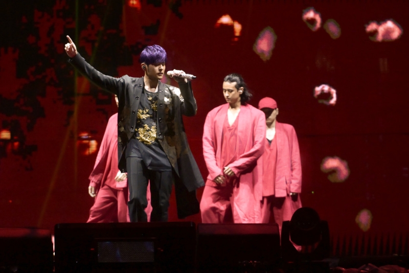 周杰伦整晚唱出40多首歌曲，《红颜如霜》、《倒影》、《粉色海洋》等