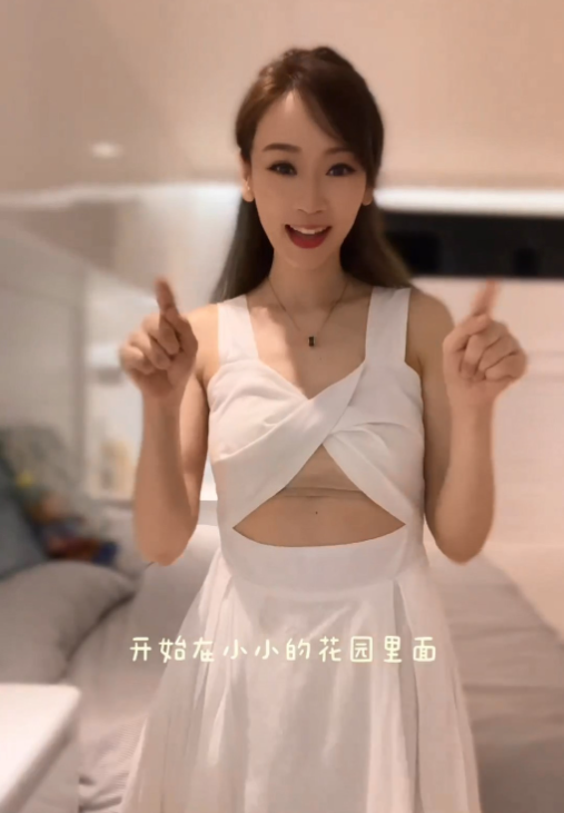 杨思琦又再跳舞。 杨思琦又再跳舞。