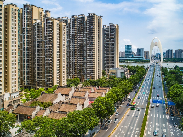 城市中心的猎德,有着一排排的祠堂,古朴、庄严,保留着岭南建筑的风情 城市中心的猎德,有着一排排的祠堂,古朴、庄严,保留着岭南建筑的风情