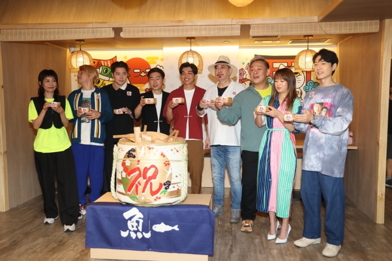 一众艺人出席位于铜锣湾的日本食店开幕礼。