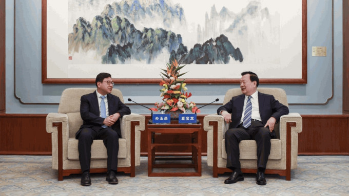 孙玉菡(左)9日上午拜会夏宝龙(右) 孙玉菡(左)9日上午拜会夏宝龙(右)