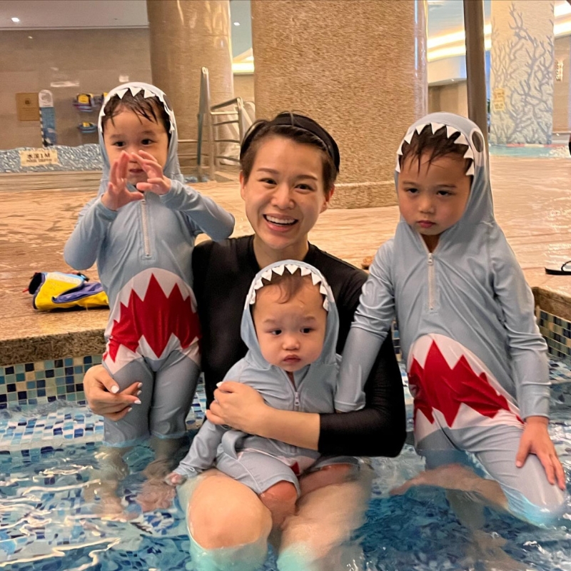 胡杏儿四年抱三