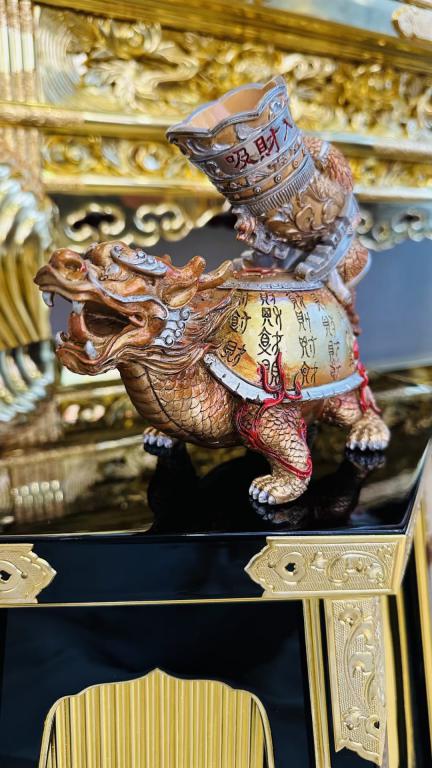 在西方放个龙龟风水物,既能控制三煞,又可吸财入库。 在西方放个龙龟风水物,既能控制三煞,又可吸财入库。