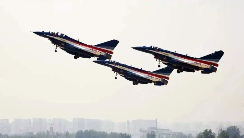 “八一”飞行队换装歼10C “八一”飞行队换装歼10C