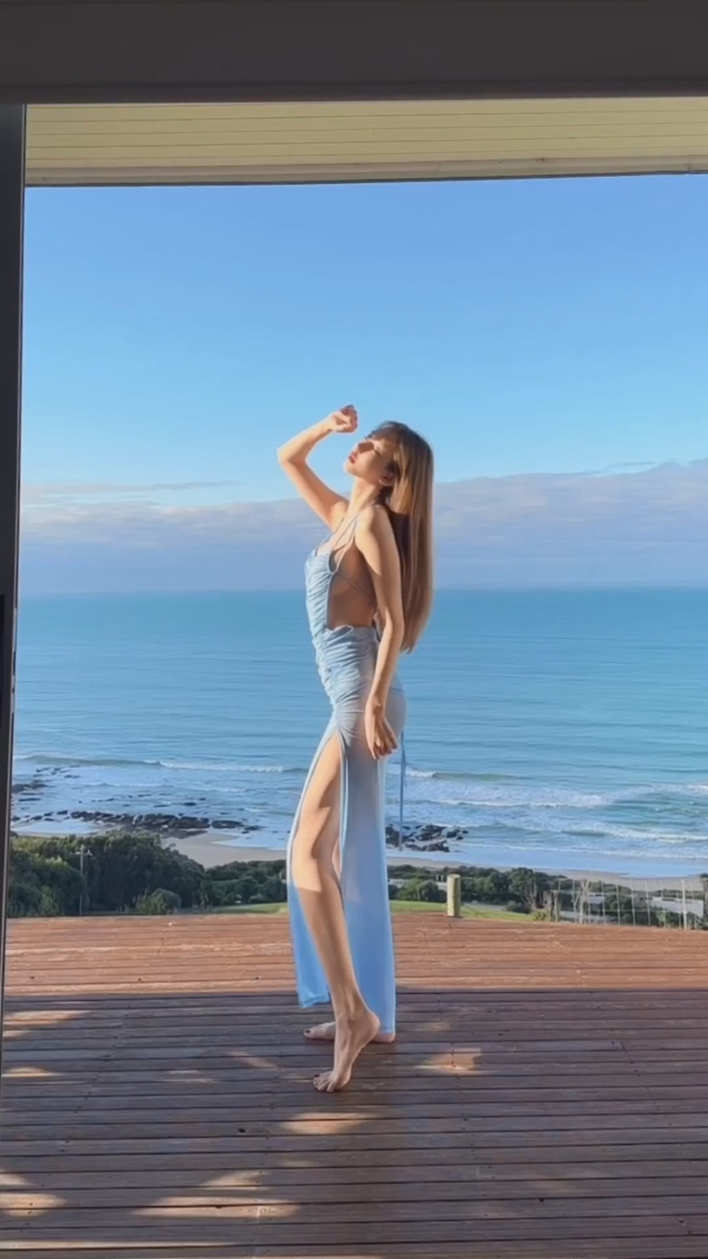 Cammi转身时春光无限 Cammi转身时春光无限