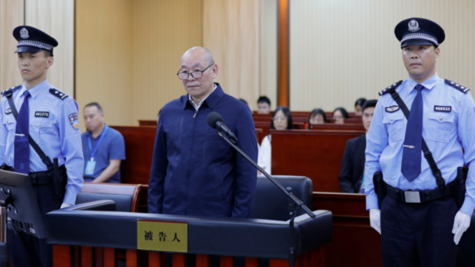 中银开平支行原行长许国俊受审