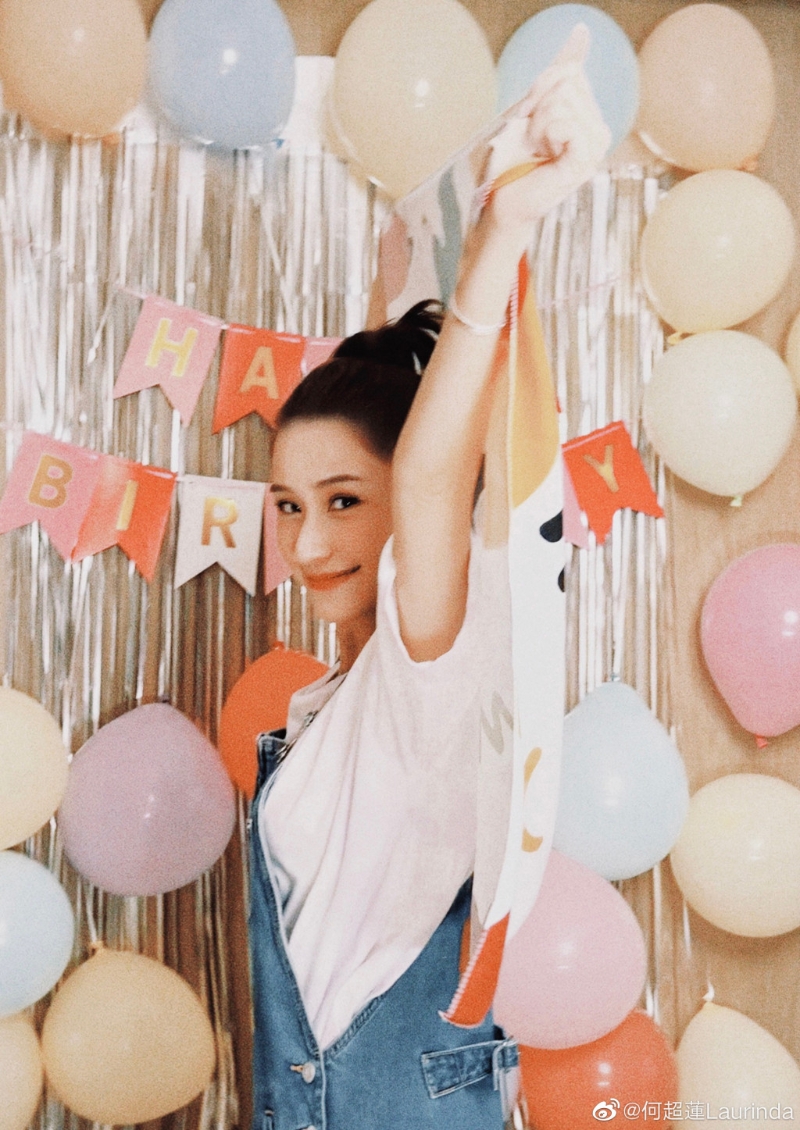 早前何超莲庆生，却因穿上松身衣服而被误会有孕，疑似奉子成婚。