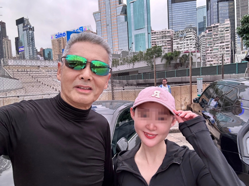 有网民在铜锣湾成功捕获发哥，大赞他低调又亲民。