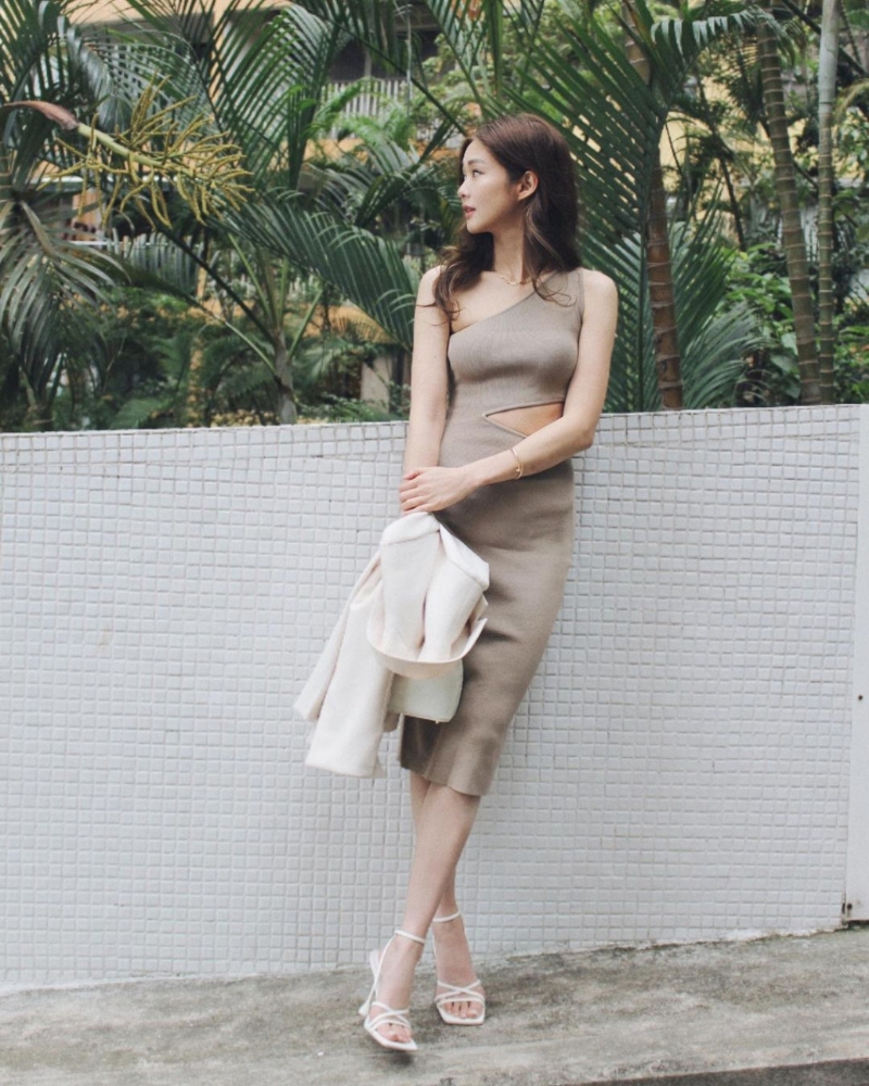 衣服前面也极有看头