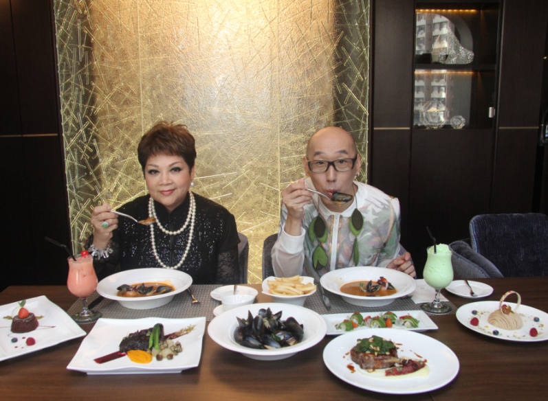 肥妈得知好友张学润逝世非常震惊。 肥妈得知好友张学润逝世非常震惊。