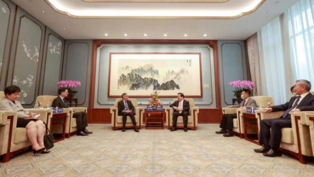港澳办主任夏宝龙今日（22日）上午在北京会见了香港特别行政区终审法院首席法官张举能率领的香港特区司法机构代表团一行