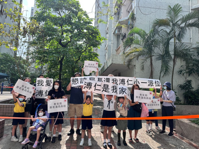 家长及学生日前请愿