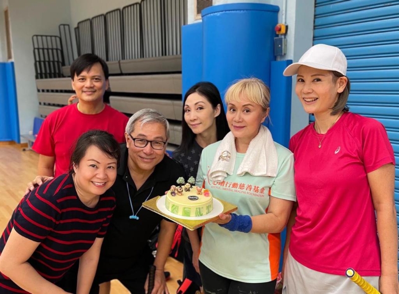 过去温裕红与朋友一起打球的日子。受访者提供