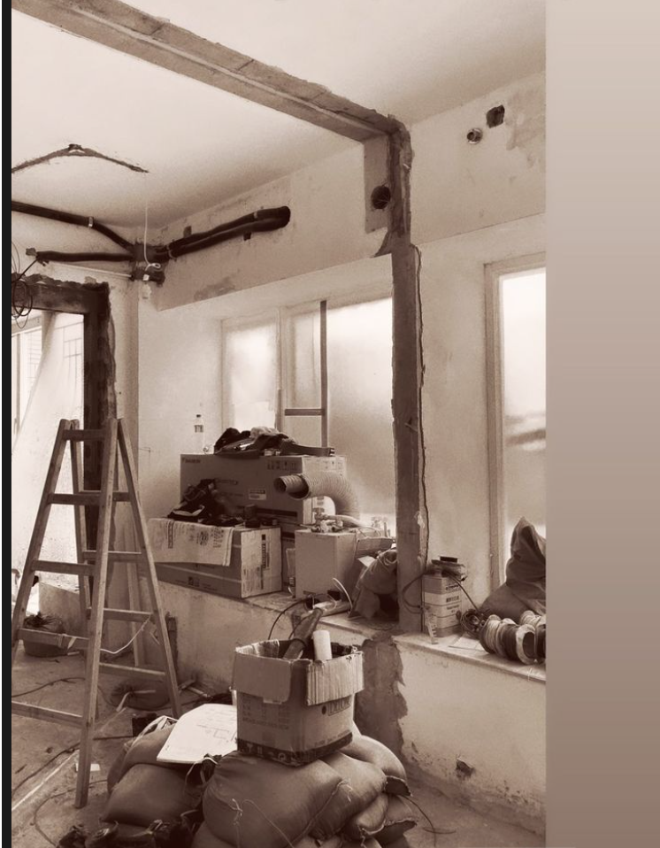 网上流传装修期间单位图片,其中后方位置怀疑为曾被改动的主力墙。 网上图片 网上流传装修期间单位图片,其中后方位置怀疑为曾被改动的主力墙。 网上图片