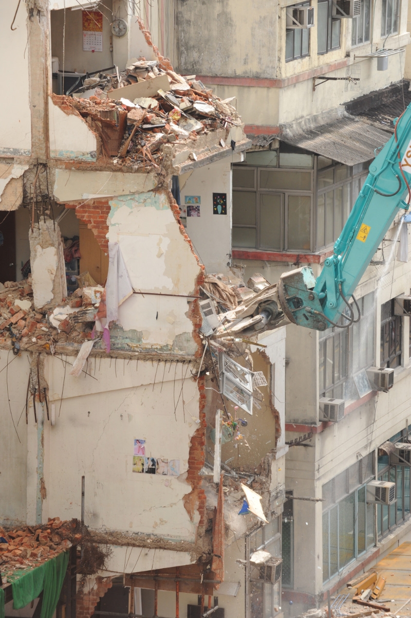 2010年土瓜湾马头围道一幢约有55年楼龄的战前唐楼突然倒塌。 资料图片