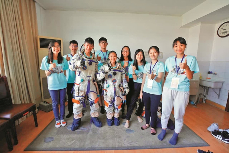 香港青少年参观中国太空人训练中心