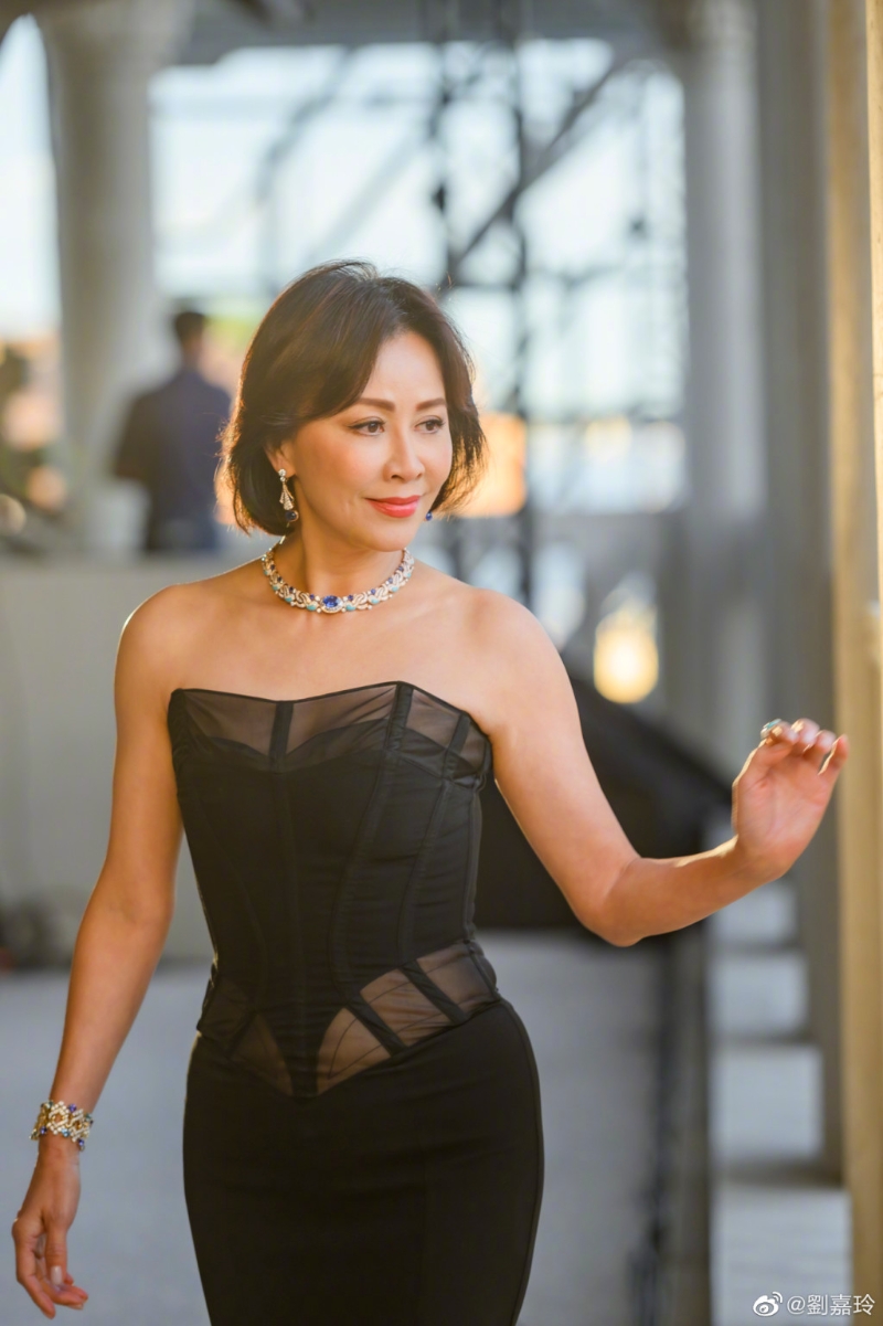 透视纤腰。 透视纤腰。