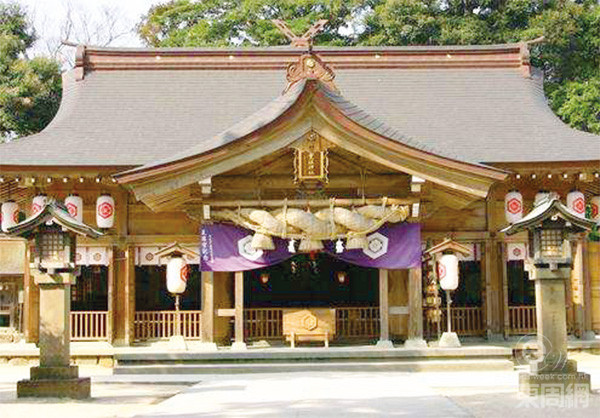 神社位在鸟取,传说中正是八歧大蛇骚扰人类的地方。 神社位在鸟取,传说中正是八歧大蛇骚扰人类的地方。