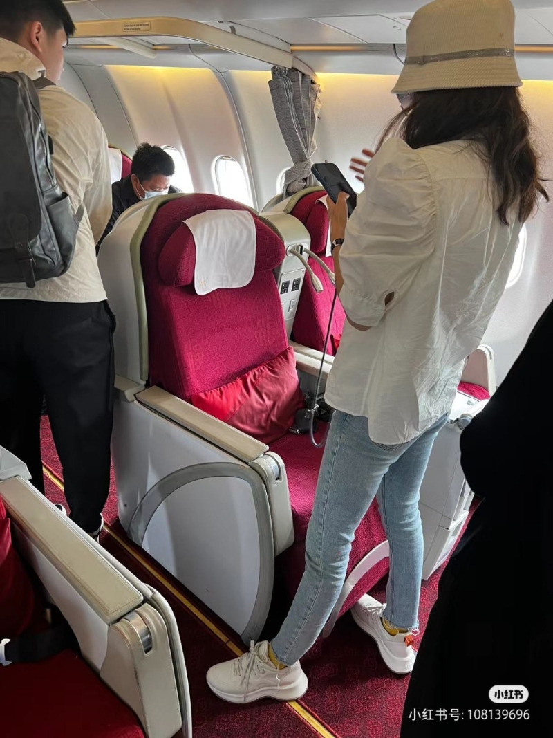 章子怡一身打扮其实不便宜 章子怡一身打扮其实不便宜