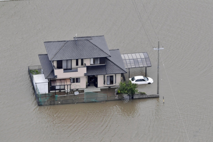 日本持续暴雨造成灾害