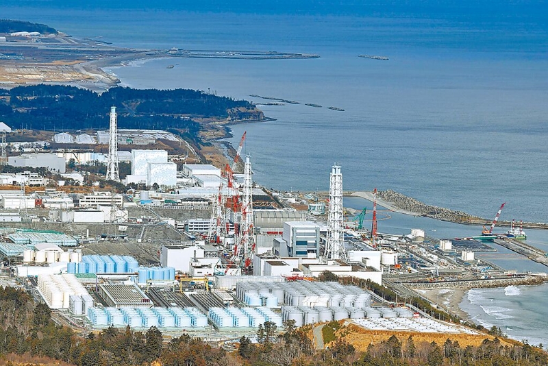 福岛第一核电站和核污水储水罐