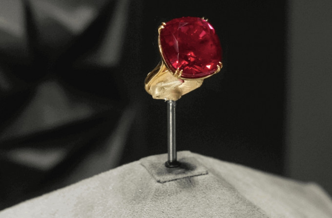 世上最大红宝石“穿透之星”3480万美元成交，创红宝石拍卖纪录