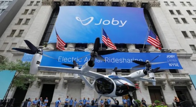 Joby公司2021年8月在纽约证交所招股上市时，其一款飞行器出现在证交所外