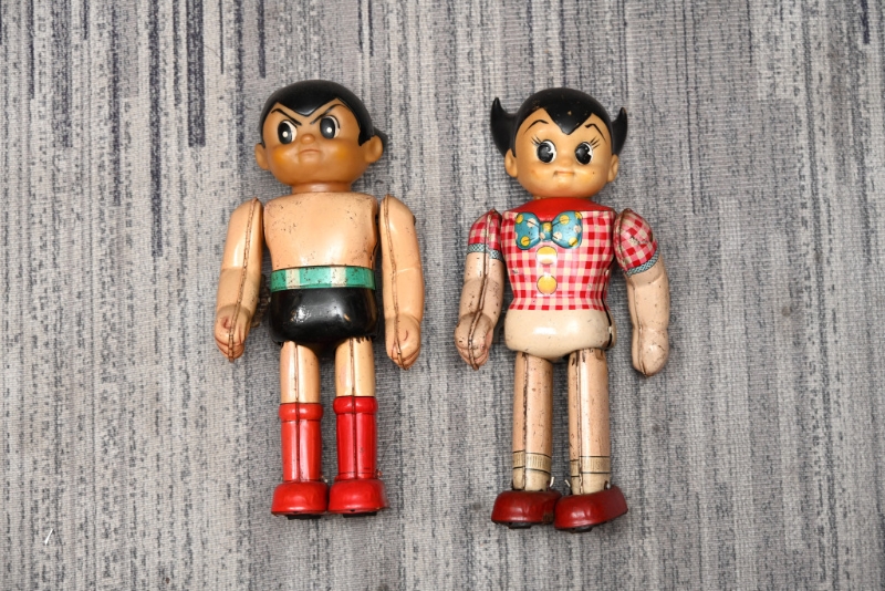 铁皮公仔来自1960年代，属古董玩具